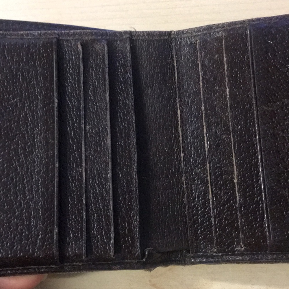🔴  SOLD 🔴Authentic Gucci wallet - Picture 8 of 8